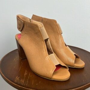 Pas de Rouge size 39 block heel open toe leather sandals